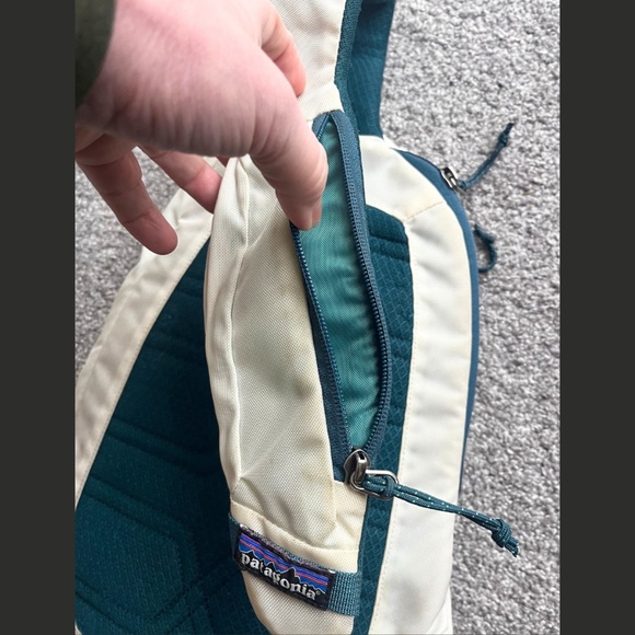 Patagonia Atom Sling Bag White and Teal - Picture 5 of 8